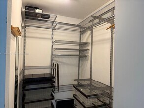 234 NE 3rd St, Unit 604 in Miami, FL - Building Photo - Building Photo