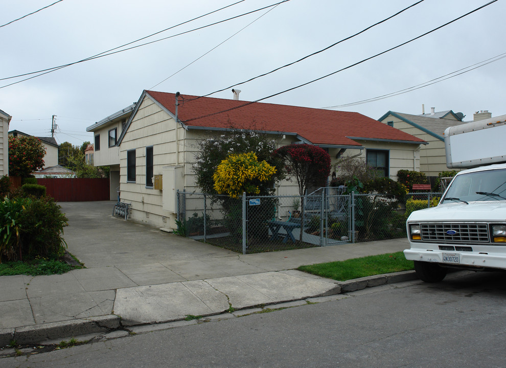 956 Hensley Ave in San Bruno, CA - Building Photo