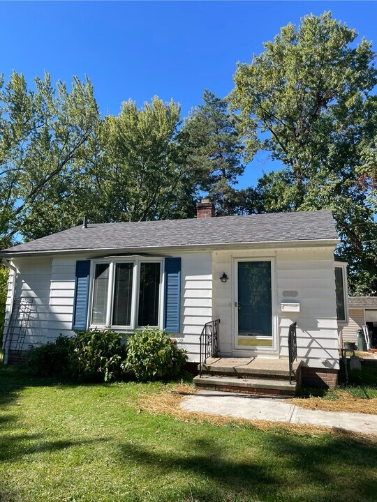 2850 Northglen Dr in Westlake, OH - Foto de edificio