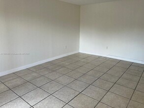 10651 SW 108th Ave in Miami, FL - Building Photo - Building Photo