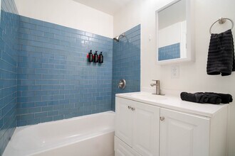 6203 Thorn St in San Diego, CA - Foto de edificio - Building Photo