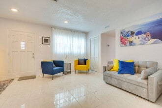 19630 NW 5th Ave in Miami, FL - Foto de edificio - Building Photo