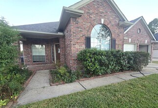 15523 Clear Valley Dr in Houston, TX - Building Photo - Building Photo