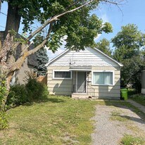 2-Bed Single Family Home in Sault Ste. Marie | In-Unit Laundry & Parking in Sault Ste Marie, ON - Building Photo
