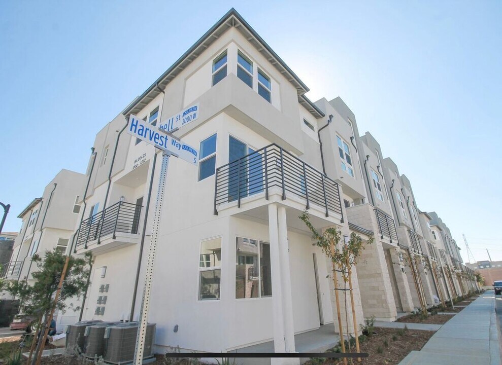 1702 W Bushell St in Anaheim, CA - Building Photo