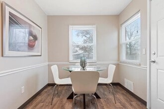 Coves at Columbus on Arborwood Drive in Columbus, OH - Foto de edificio - Building Photo