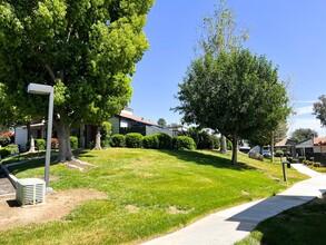 Dove Ridge Apartments in Riverside, CA - Foto de edificio - Building Photo