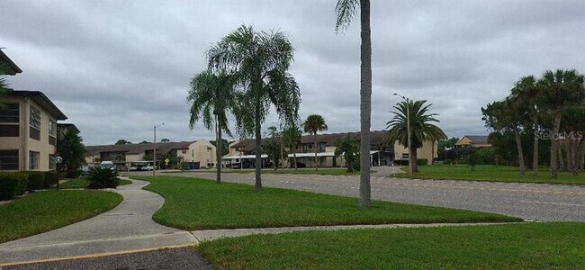 4600 Marine Pkwy in New Port Richey, FL - Building Photo - Building Photo