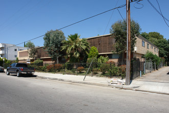 6930 Fulton Ave in North Hollywood, CA - Building Photo - Building Photo