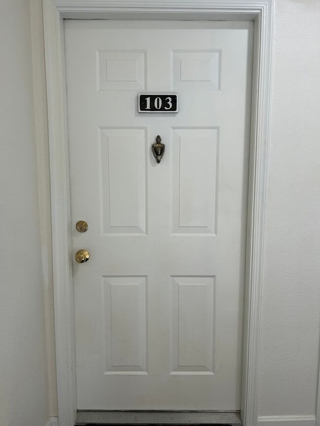 660 Gateway Dr SE in Leesburg, VA - Building Photo - Building Photo