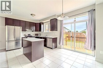8 Barlow Pl in Brant, ON - Building Photo - Building Photo