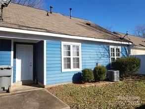 5720 Ebley Ln in Charlotte, NC - Building Photo - Building Photo