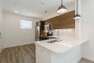 Bishop Flats - Modern, Urban, Affordable Luxury Apartments in Dallas, TX - Building Photo - Building Photo