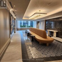 259 The Kingsway in Toronto, ON - Building Photo - Building Photo