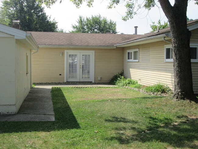 2433 Bainbridge Ave in Youngstown, OH - Building Photo - Building Photo