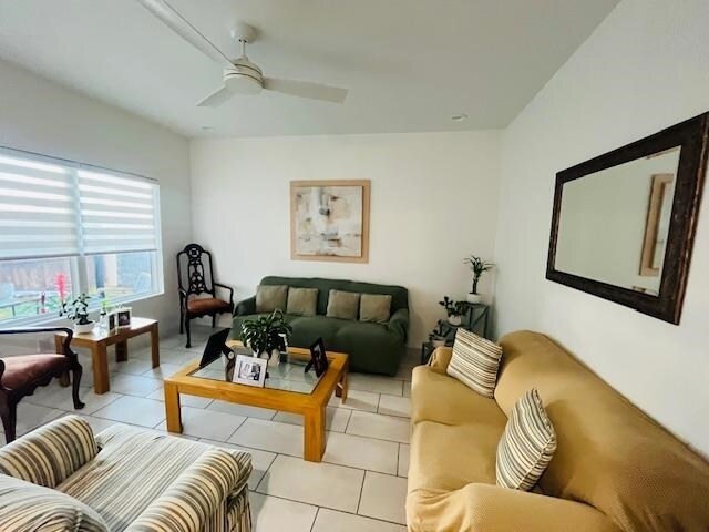 204 Deer Path Lp in Laredo, TX - Building Photo - Building Photo