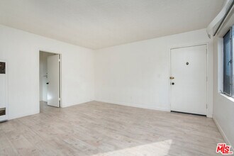2614 Michigan Ave in Los Angeles, CA - Building Photo - Building Photo