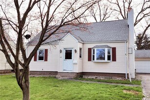 25 Madsen Rd in West Hartford, CT - Building Photo