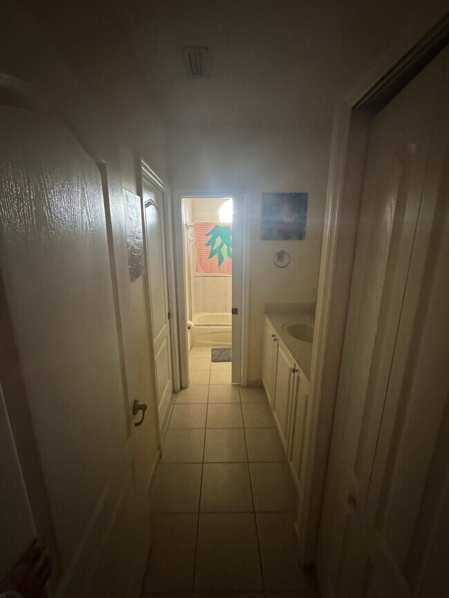 11325 NW 55th Ln in Doral, FL - Building Photo - Building Photo