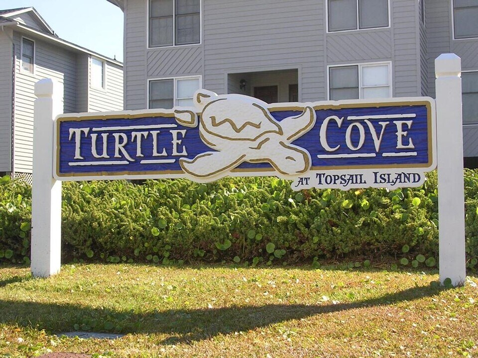 125 Crosswinds Dr in Surf City, NC - Building Photo