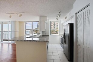 1111 Brickell Bay Dr, Unit 811 in Miami, FL - Building Photo - Building Photo