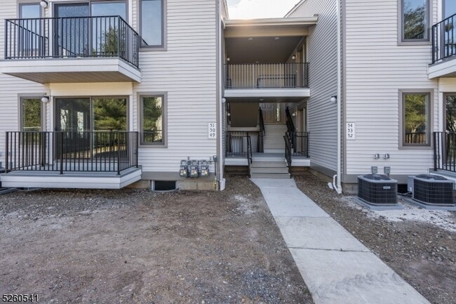 50 Sam Bonnell Dr in Clinton, NJ - Building Photo - Building Photo