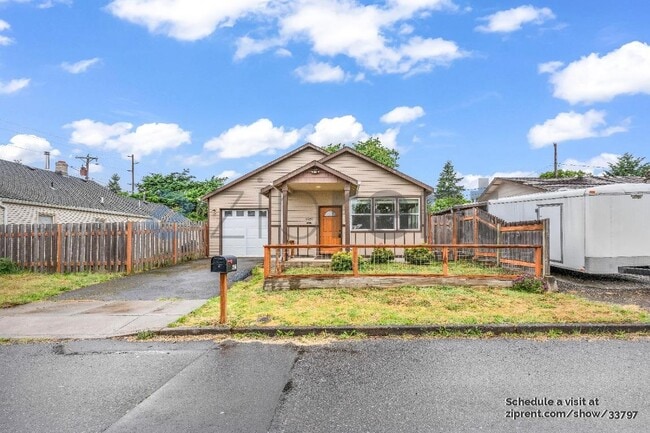 4451 SE 117th Ave in Portland, OR - Foto de edificio - Building Photo