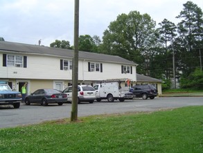 Marvin Villas in Charlotte, NC - Building Photo - Building Photo