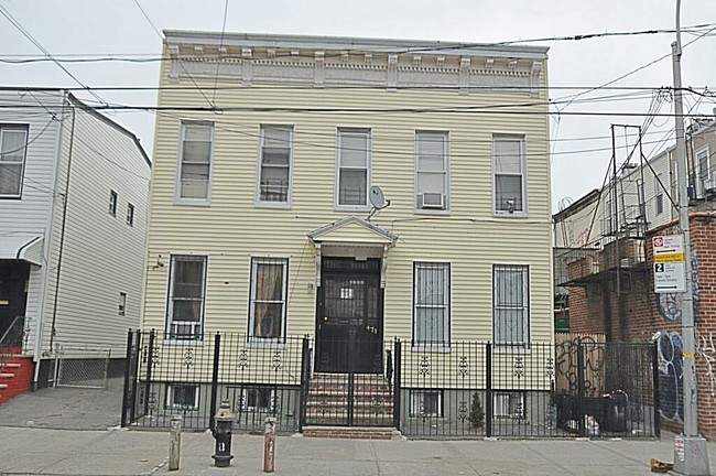 471 Grant Ave in Brooklyn, NY - Building Photo - Other