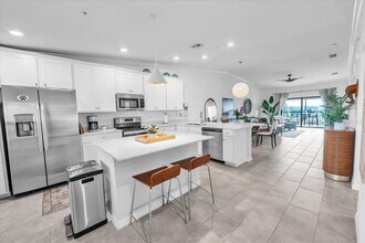 5711 Palmer Cir in Bradenton, FL - Foto de edificio - Building Photo