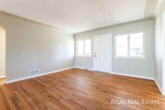 2241 N Moline St in Aurora, CO - Foto de edificio - Building Photo