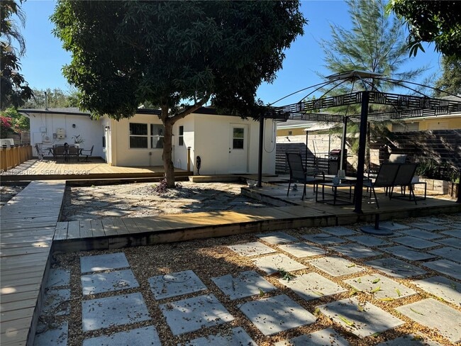 2247 Jackson St in Hollywood, FL - Building Photo - Building Photo