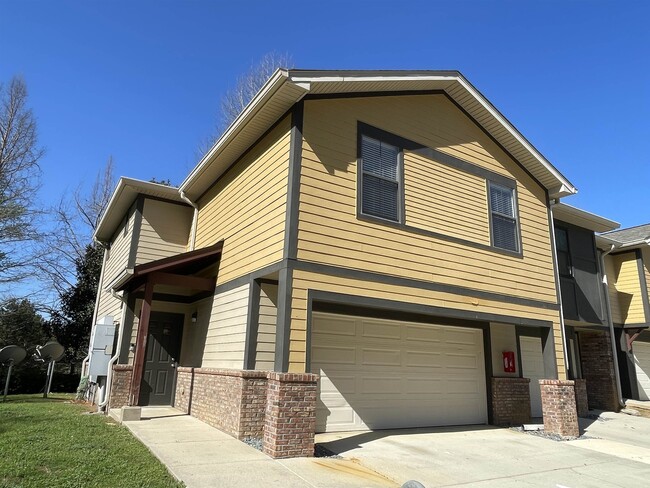 property at 2315 Timber Oak Ln