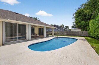 13656 Carlton St in Wellington, FL - Building Photo - Building Photo