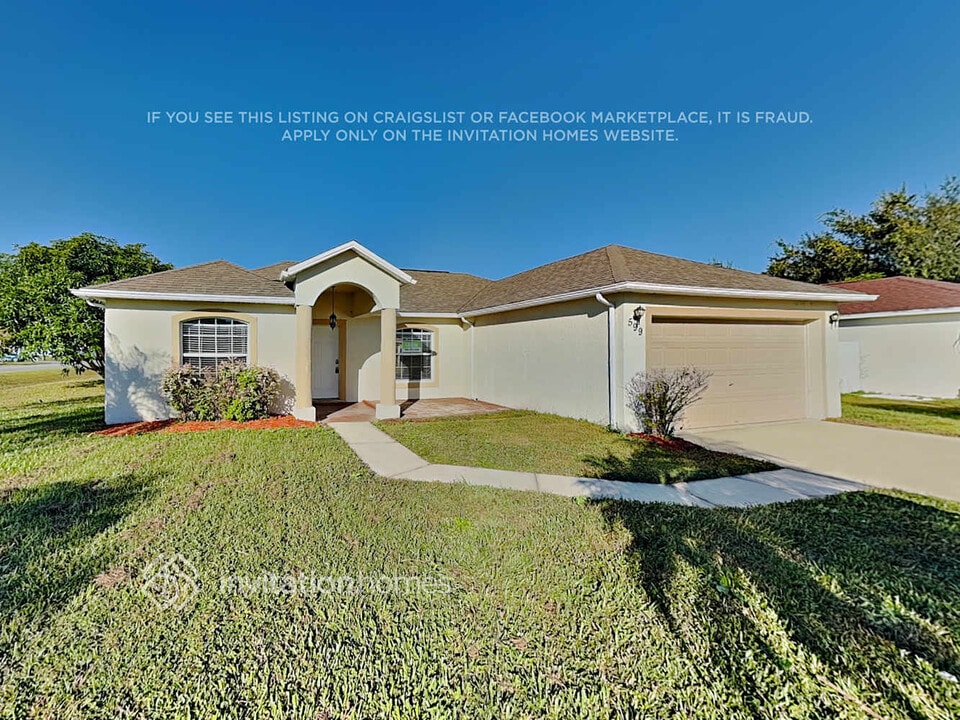 599 Koala Dr in Poinciana, FL - Foto de edificio