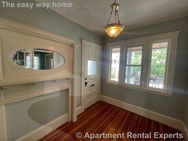 14 Ossipee Rd, Unit 4 Ossipee Rd #1 in Somerville, MA - Building Photo