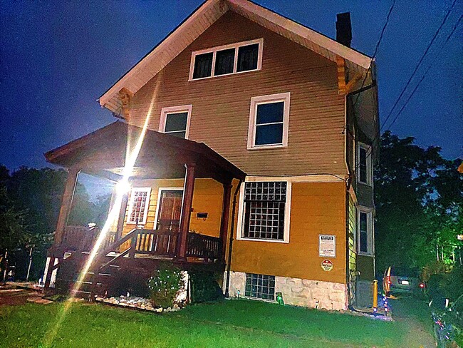 property at 907 Lexington Ave