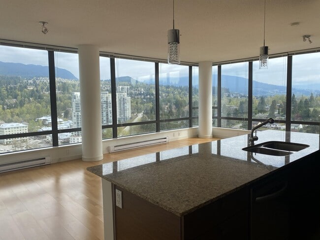 400 Capilano Rd in Port Moody, BC - Building Photo - Building Photo