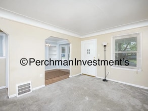 9576 Columbia St in Redford Township, MI - Foto de edificio - Building Photo