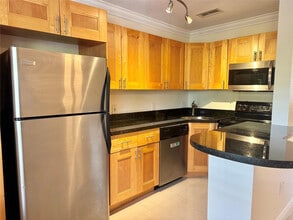 660 NE 11th Ave in Fort Lauderdale, FL - Building Photo - Building Photo