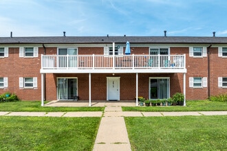 Park Madison Apartments in Burlington, IA - Building Photo - Building Photo