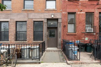 138 Dikeman St in Brooklyn, NY - Building Photo - Building Photo