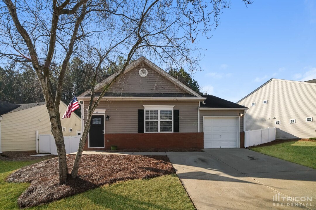 138 Oak Grove Pl in Acworth, GA - Building Photo