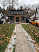 996 Palisade Ave in Teaneck, NJ - Building Photo