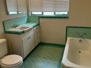 2950 Land Park Dr in Sacramento, CA - Building Photo - Building Photo