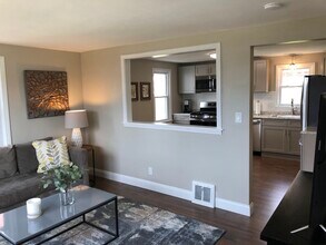 1561 W 40th St in Erie, PA - Building Photo - Building Photo