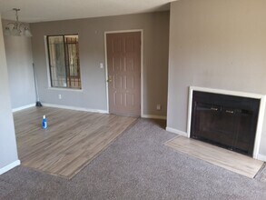 1222 E Stuart Ave, Unit 222 in Fresno, CA - Foto de edificio - Building Photo