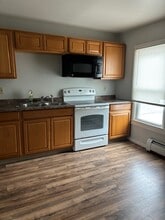 230 Church St, Unit #2 in Poultney, VT - Building Photo - Building Photo