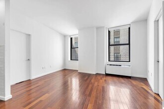 1 Wall St in New York, NY - Building Photo - Building Photo