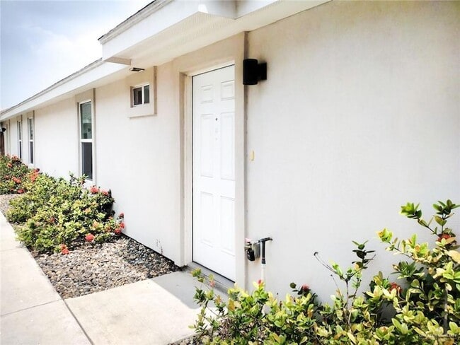 3413 Golden Nugget, Unit 2 in Edinburg, TX - Building Photo - Building Photo